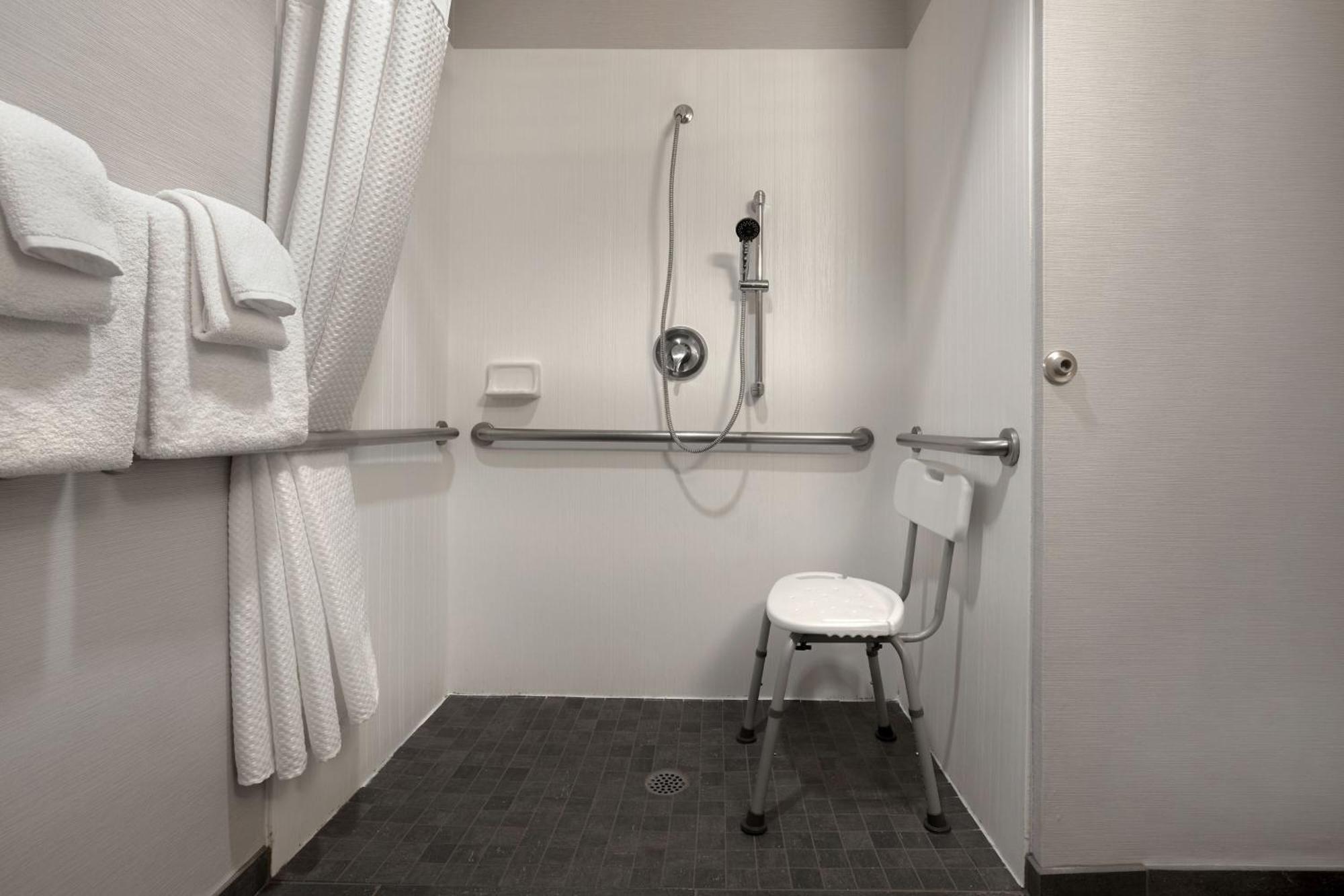Courtyard By Marriott Portland Southeast/Clackamas Exterior foto